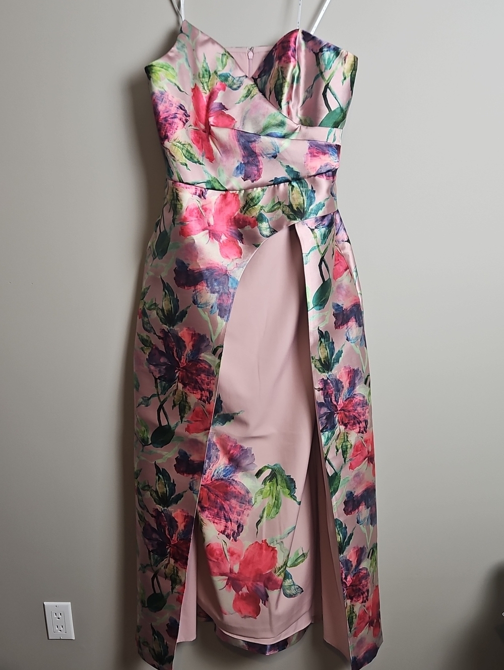 NWOT Kay Unger Marilyn Walk Thru Strapless Gown: Color- Woodrose Multi: Size- 10